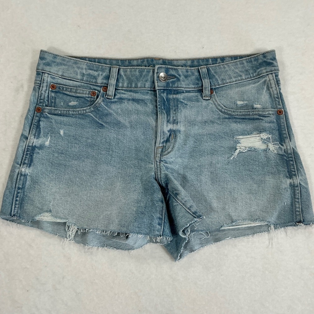 American Eagle Light Wash Distressed Raw Hem Stretch Denim Shorts Womens Size 6